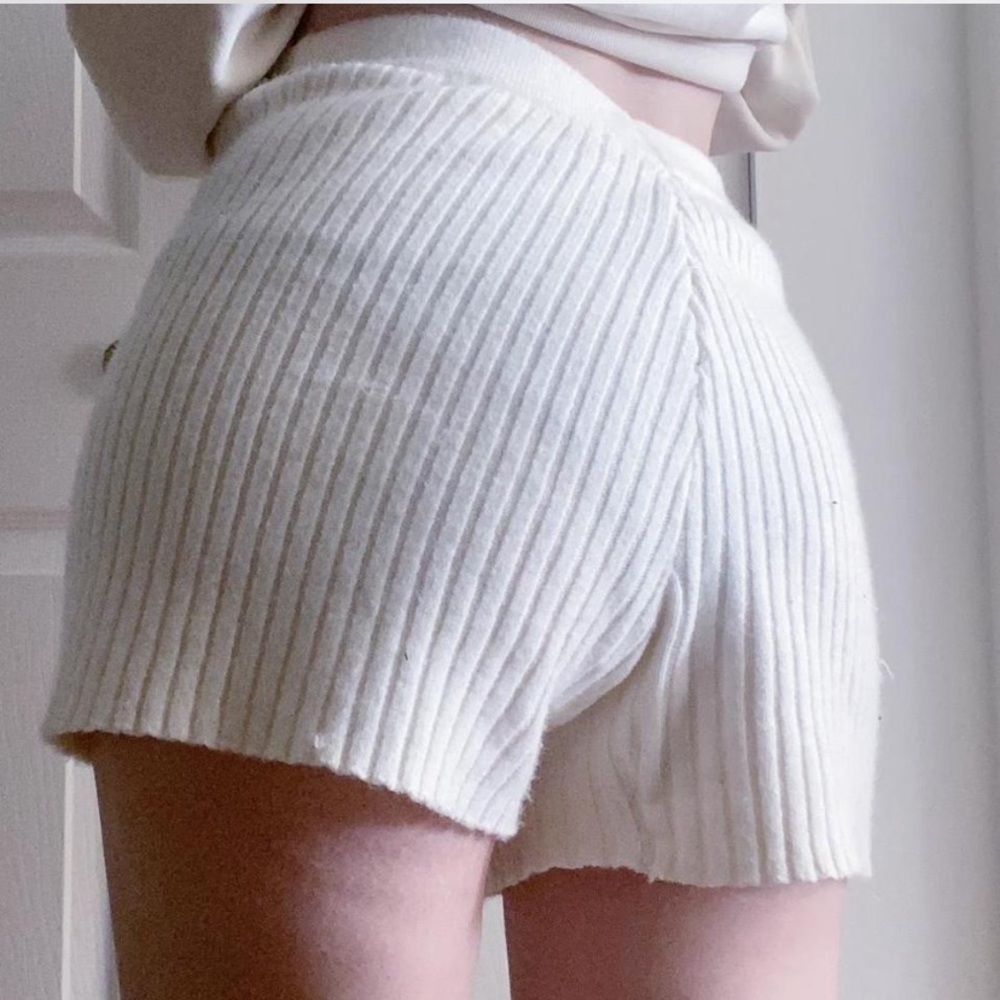 Zara High Waist White Knit Shorts - Picture 2 of 2